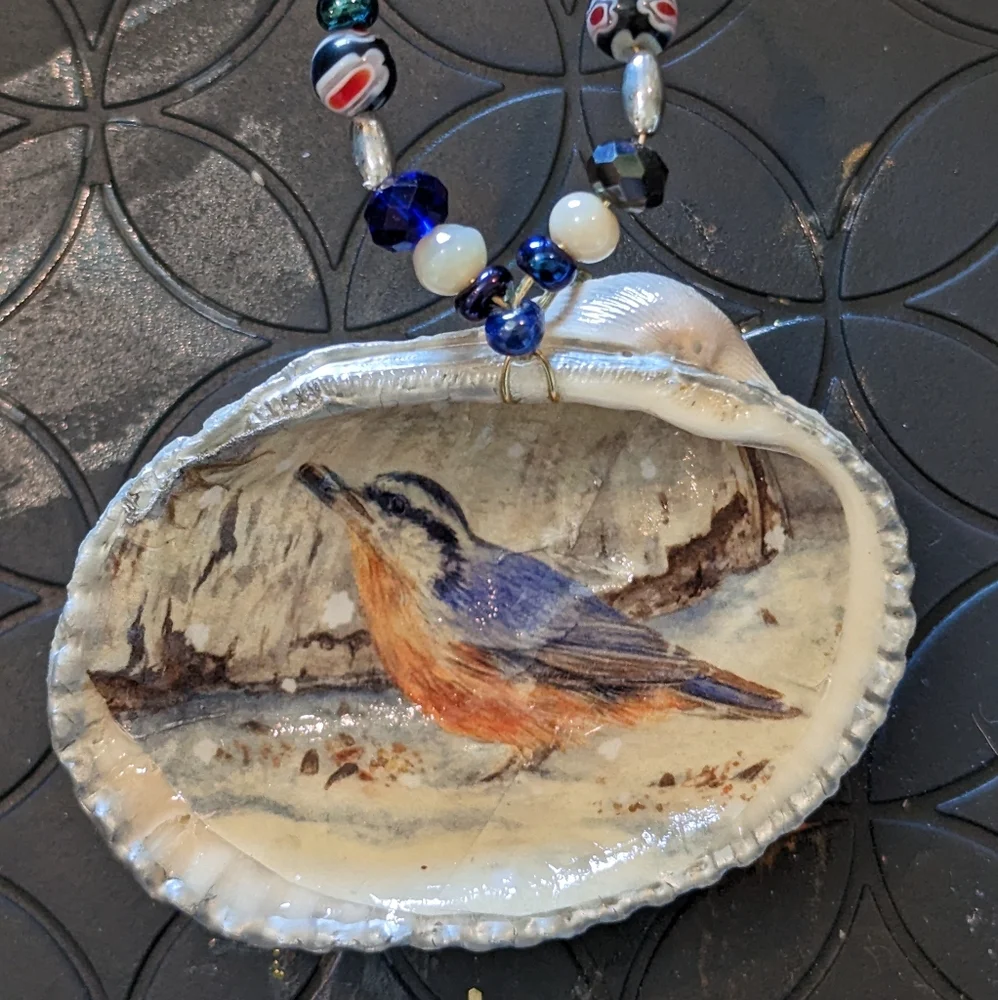 Handcrafted decoupaged hanging shell duo of birds in snow beaded - Picture 4 of 4